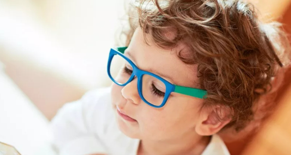 L'astigmatismo nel bambino: cos'è e cosa comporta